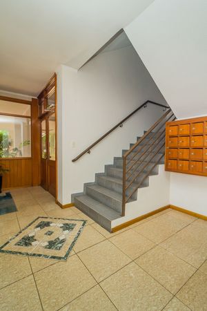Image 2 - 3195