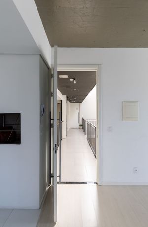 Image 11 - 3198