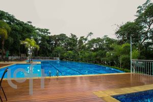 Image 18 - 817830