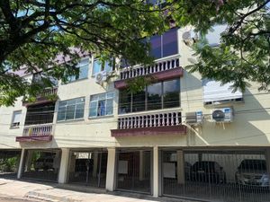 Image 11 - 874430
