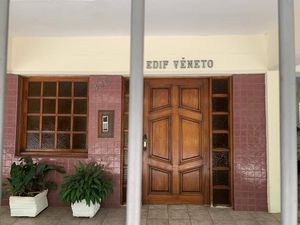 Image 12 - 874430