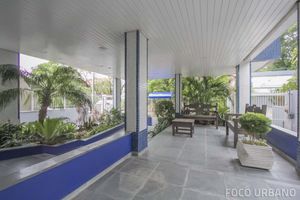 Image 33 - 882605