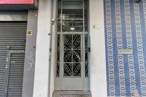 Image 21 - 881405