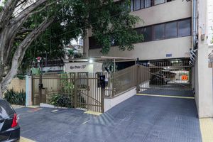Image 30 - 896470