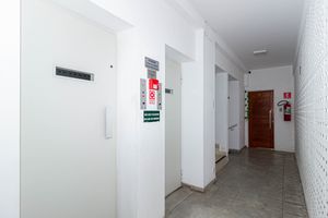 Image 32 - 896470