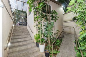 Image 37 - 896470