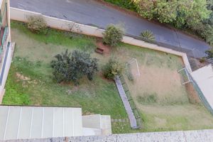 Image 44 - 747485