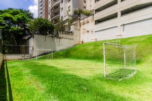Image 40 - 747485