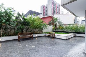 Image 22 - 931661