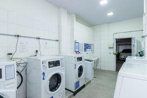 Image 28 - 931661