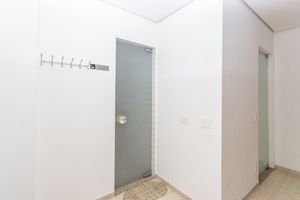 Image 33 - 896190