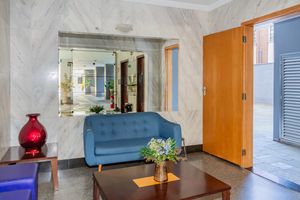 Image 16 - 886617