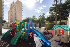 Image 32 - 881594