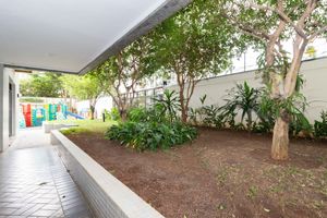 Image 52 - 881594