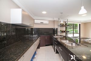 Image 37 - 284828