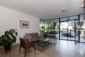 Image 31 - 875330