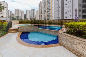 Image 21 - 938070