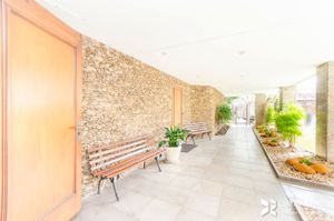 Image 29 - 203712