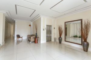 Image 22 - 895742