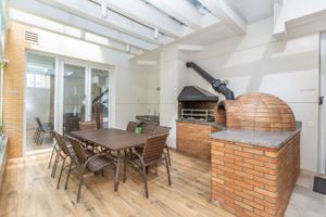 Image 26 - 895742