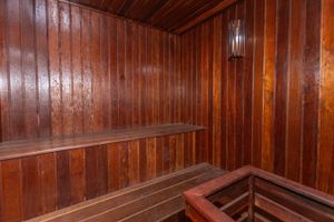 Image 17 - 895742