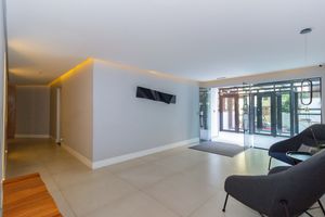 Image 25 - 868339
