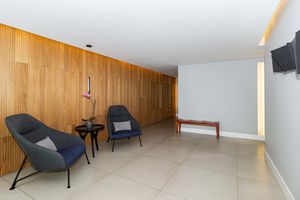 Image 33 - 899680