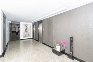 Image 22 - 885020
