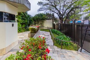 Image 81 - 898448