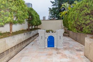 Image 84 - 898448