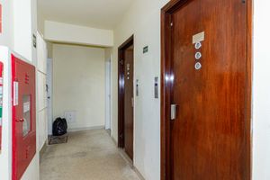 Image 19 - 929391