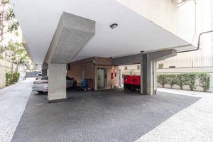 Image 20 - 858407