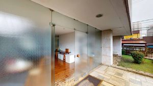 Image 67 - 882555