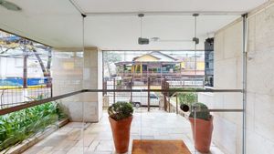 Image 62 - 882555