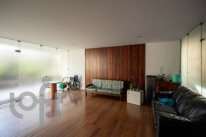 Image 65 - 882555