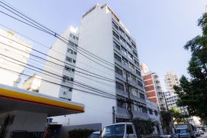 Image 19 - 872408