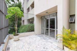 Image 31 - 883528