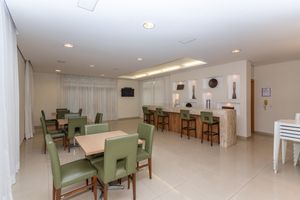 Image 49 - 325445