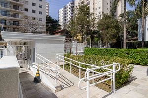Image 42 - 895546