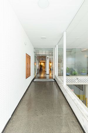Image 32 - 877480