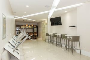 Image 33 - 877480