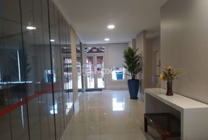 Image 15 - 877480