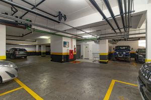 Image 24 - 348228