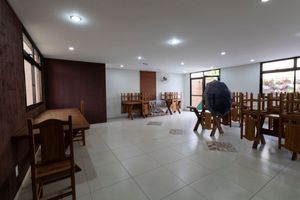 Image 11 - 37596