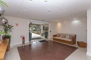 Image 33 - 881167