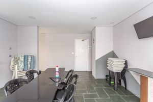 Image 33 - 873636