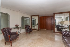 Image 21 - 883315