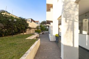 Image 35 - 551073