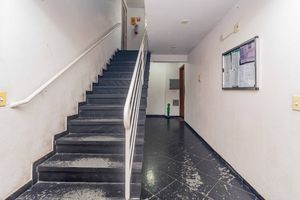 Image 17 - 915727