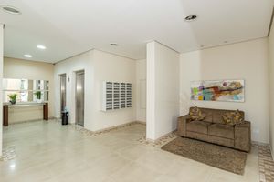 Image 36 - 894646